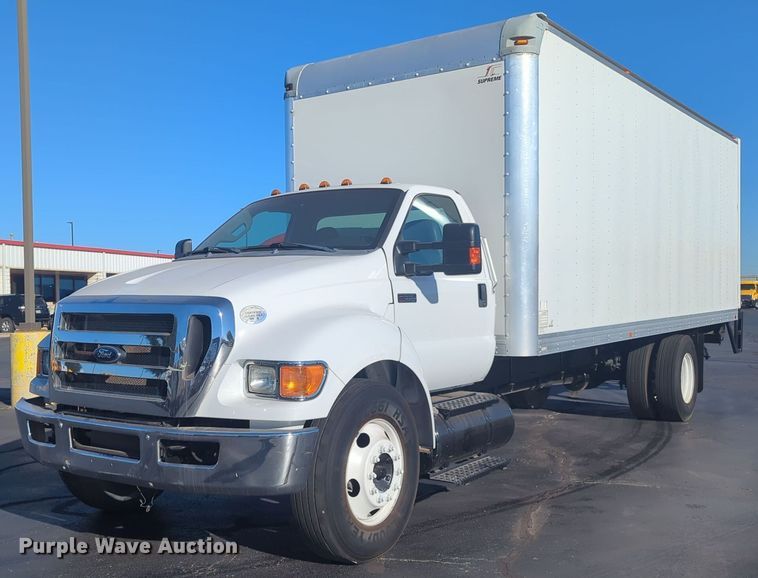 2015 Ford F650 box truck - EQ2382