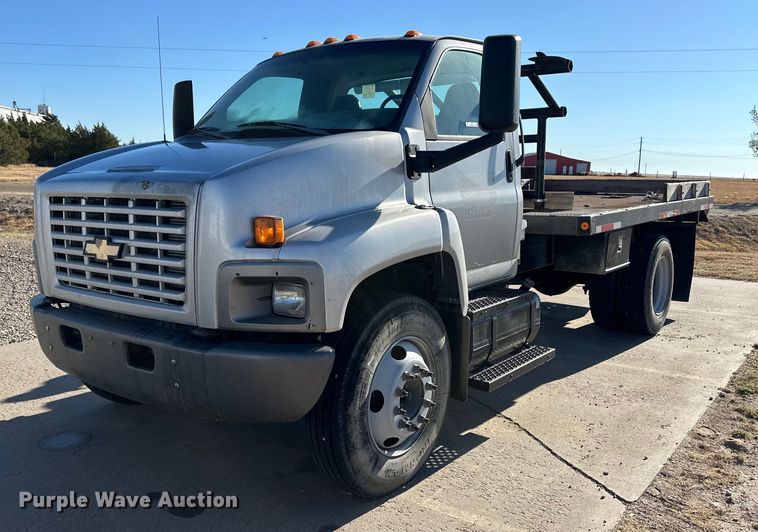 2003 Chevrolet W5500 flatbed truck - ER8149