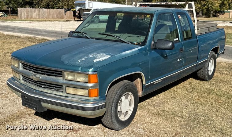 1998 Chevrolet Silverado C1500 Ext. Cab pickup truck - JE9320