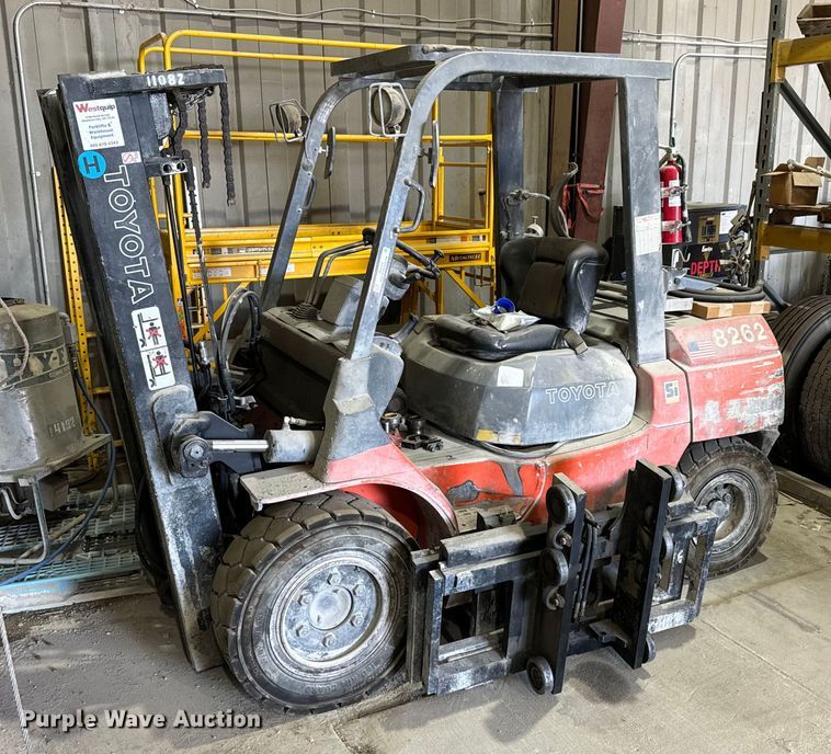 Toyota 7FGU35 forklift - JE9333