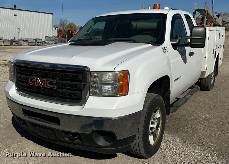 2013 GMC Sierra 2500HD Ext. Cab utility bed pickup truck - OG9704