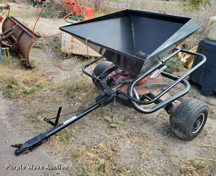Fertilizer spreader - OH9282
