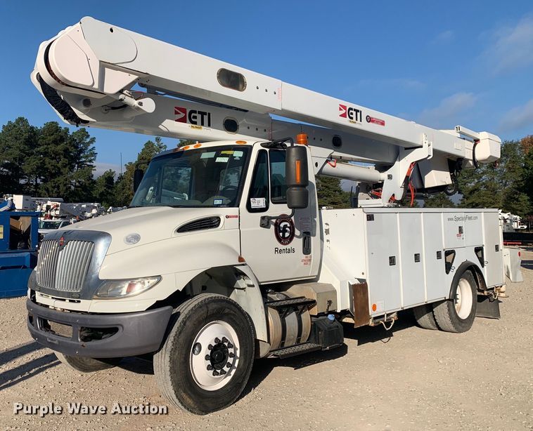 2016 International  DuraStar 4300 bucket truck - DM1837