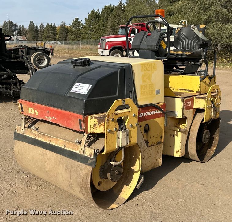 2005 Dynapac  CC122 double drum vibratory roller - DN0817