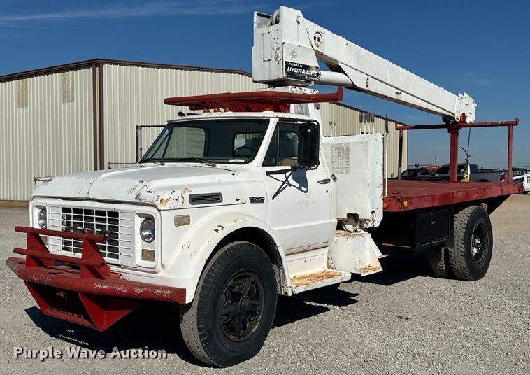 1970 GMC 5500 crane truck - DU9464