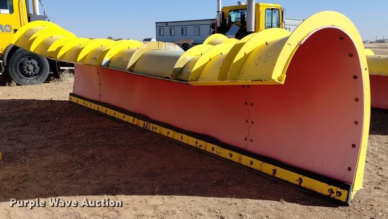 Henke 20' W snow plow - DV6525