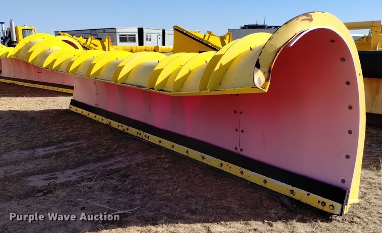 Henke 20' W snow plow - DV6527