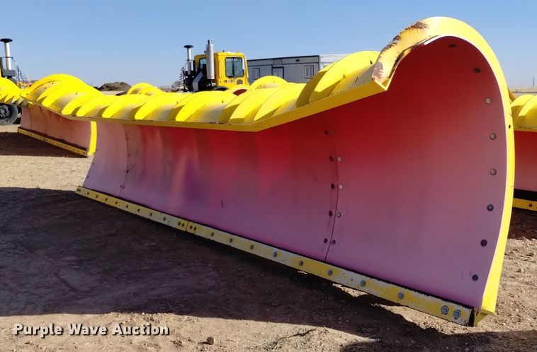 Henke 20' W snow plow - DV6530