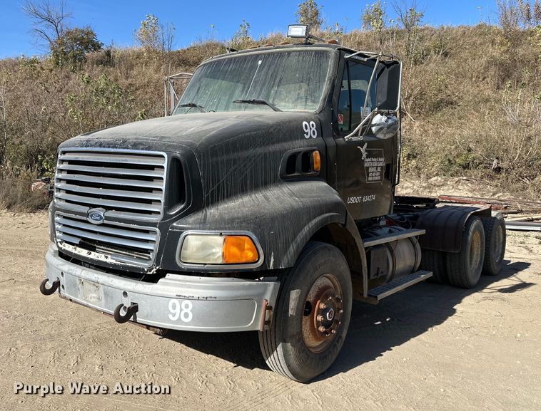 1998 Ford AT9513 semi truck - DW2313
