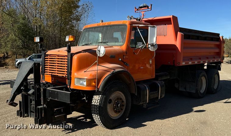 2000 International 4900  dump truck - DW2317