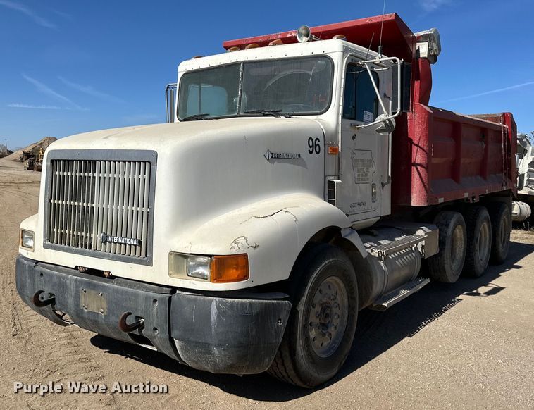 1996 International 9200 dump truck - DW2324