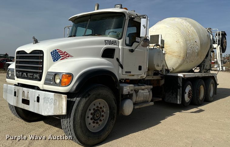 2004 Mack CV513 ready mix truck - DW2354