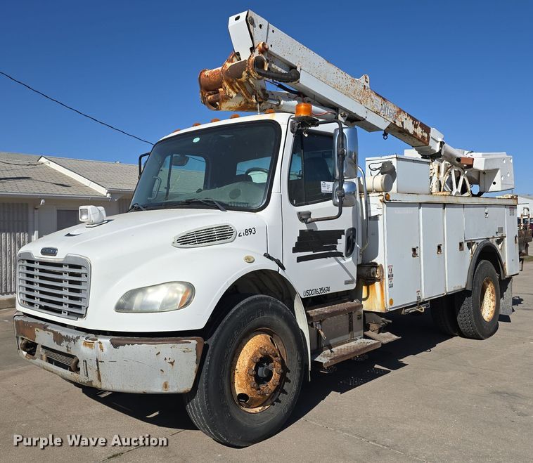 2005 Freightliner Busings Class M2 bucket truck - DW3813