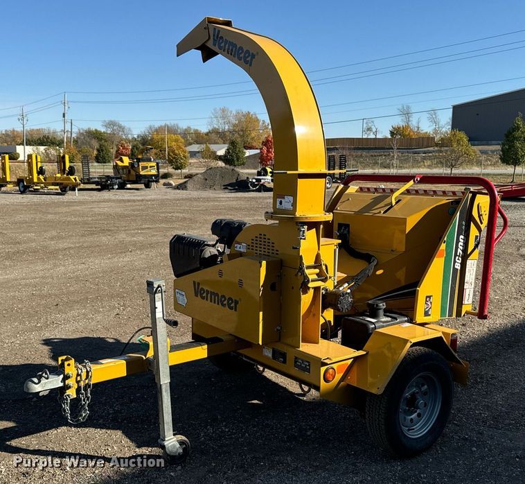 Vermeer BC700XL Wood Chipper or Stump Grinder For Sale | Purple