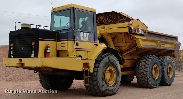 2000 Caterpillar D400E Series II haul truck - EG9917