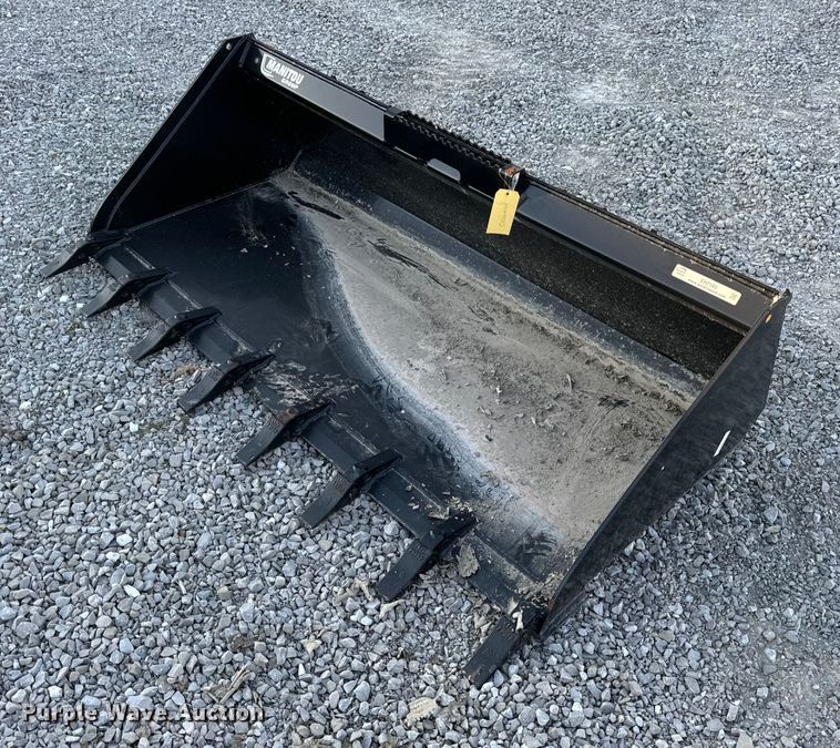2022 Manitou 501363 skid steer bucket - EH7185