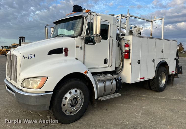 2013 Kenworth T3 Series utility / service truck - EH7207