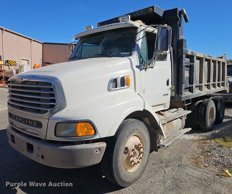 2008 Sterling LT8500 dump truck - EI8427