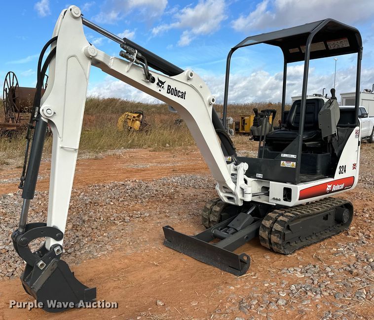 2014 Bobcat  324M mini excavator - EJ5043
