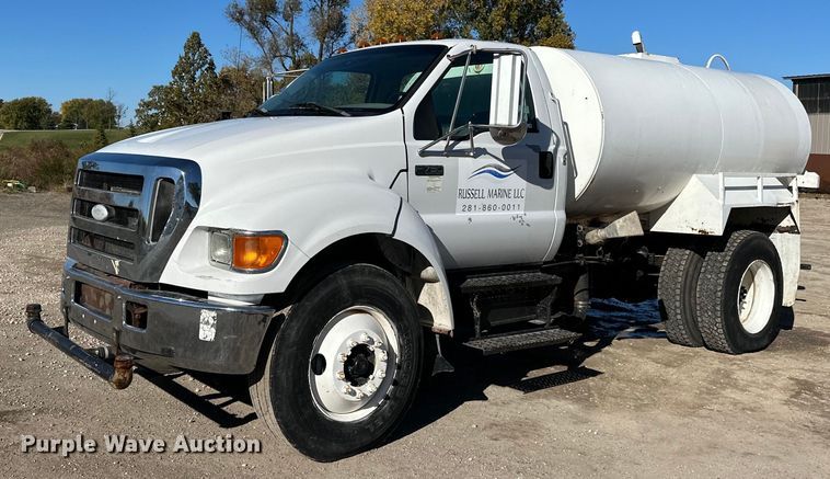 2007 Ford F750 water truck - EN2525