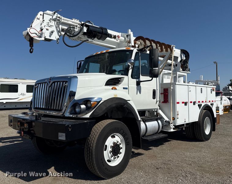 2015 International 7400 SFA digger derrick truck - LV9052