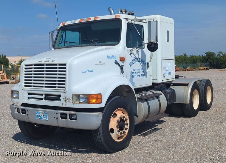 1996 International 8100 semi truck - DL1050
