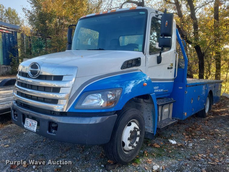 2020 Hino Conventional  flatbed truck - DQ3739