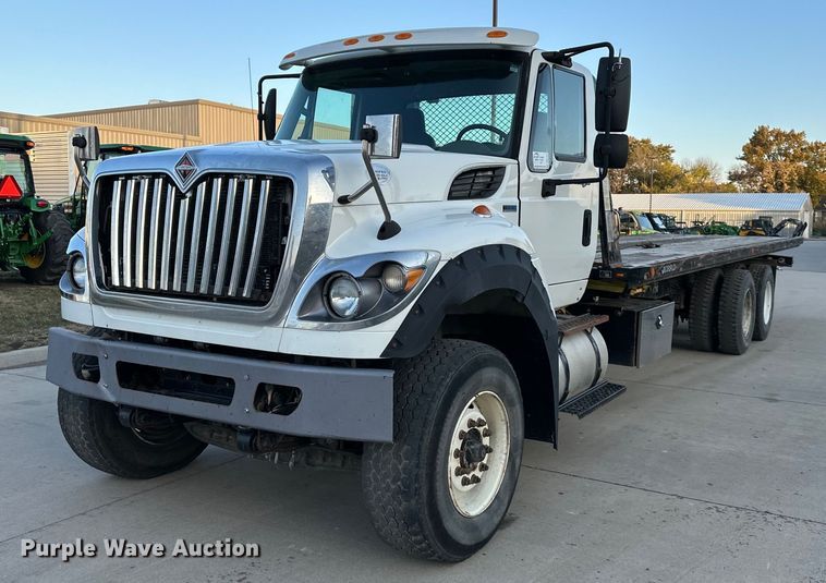2012 International  WorkStar 7600 rollback truck - DR2737