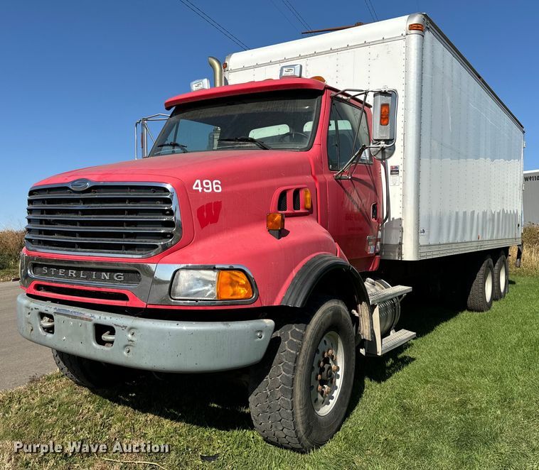 2005 Sterling  box truck - DT2050
