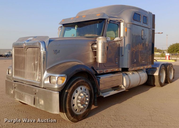 2007 International 9900i semi truck - DW0774