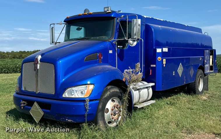 2010 Kenworth T370 fuel / lube truck - DX1189