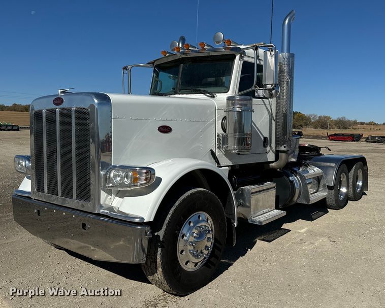 2014 Peterbilt 388 semi truck - EE7849