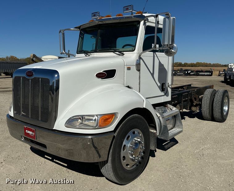 2009 Peterbilt 335 truck cab and chassis - EE7852