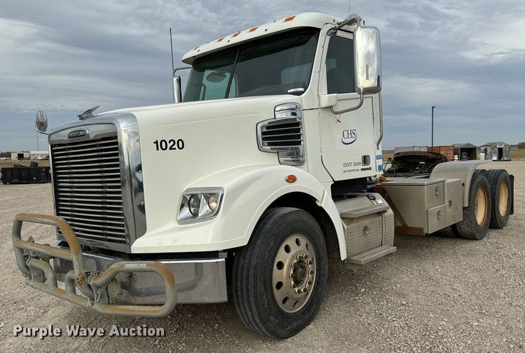 2013 Freightliner  Coronado SD 122 semi truck - MS9877