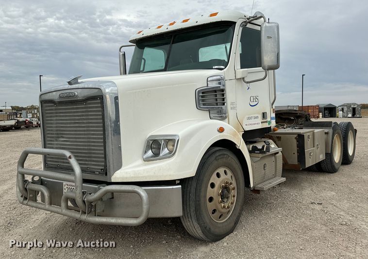 2013 Freightliner  Coronado SD 122 semi truck - MS9880