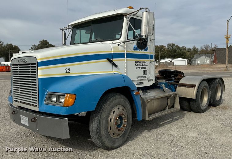 2001 Freightliner  FLD120 semi truck - MS9884
