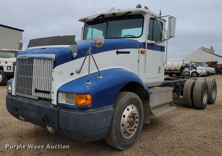 1993 International 9400 truck cab and chassis - OH9319