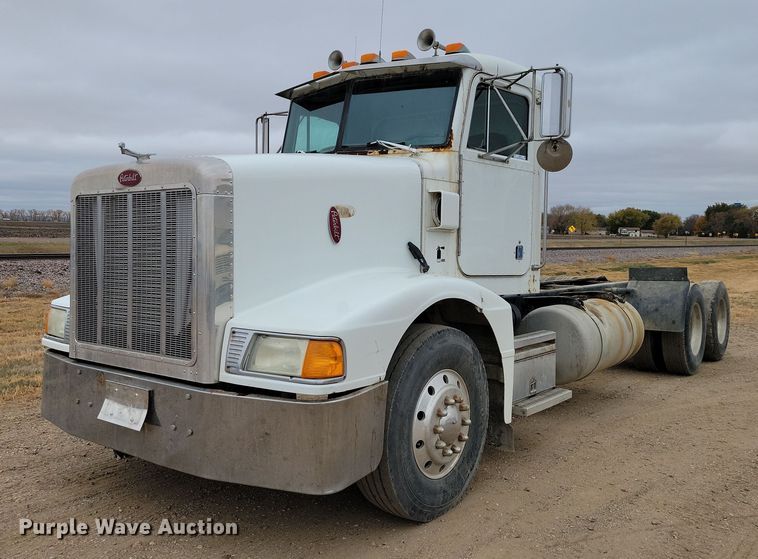 1994 Peterbilt 377 truck cab and chassis - OH9320