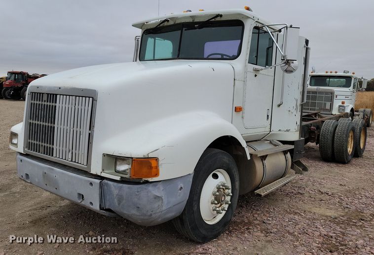 1991 International  9400 truck cab and chassis - OH9322