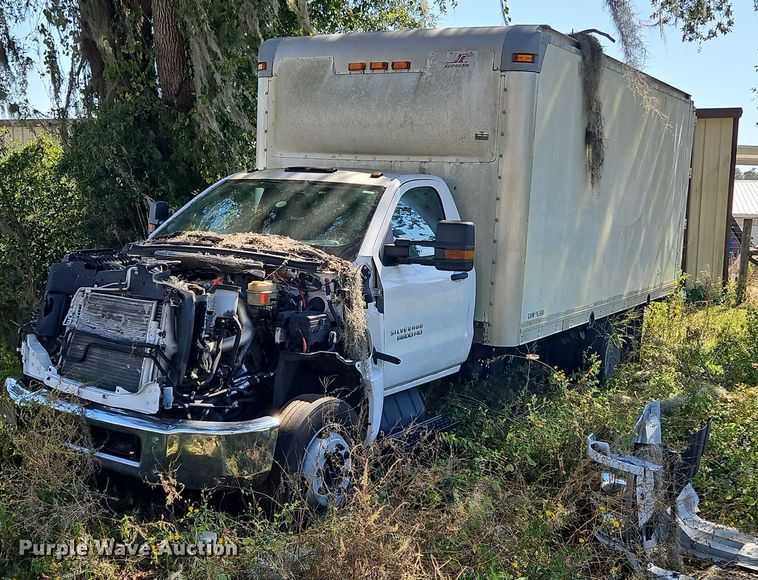 2019 Chevrolet  Silverado 5500 box truck - OJ9895