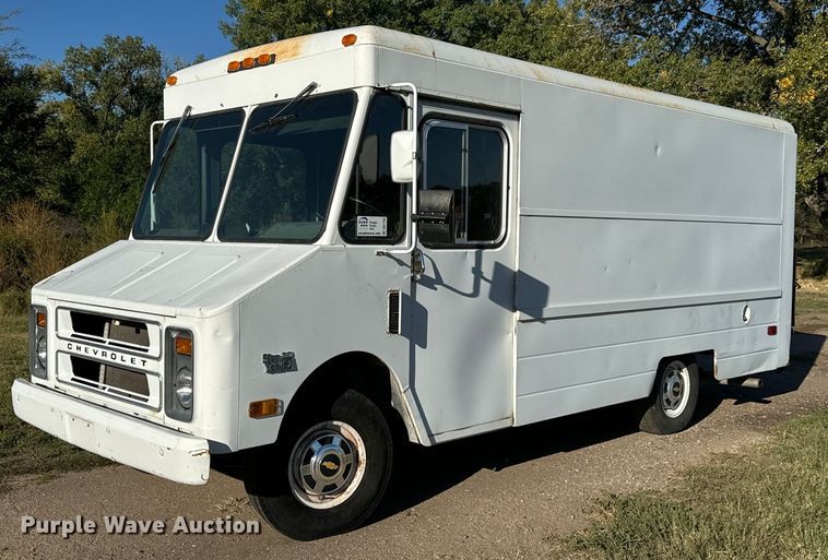 1990 Chevrolet  Step Van 30 delivery truck - DO1739