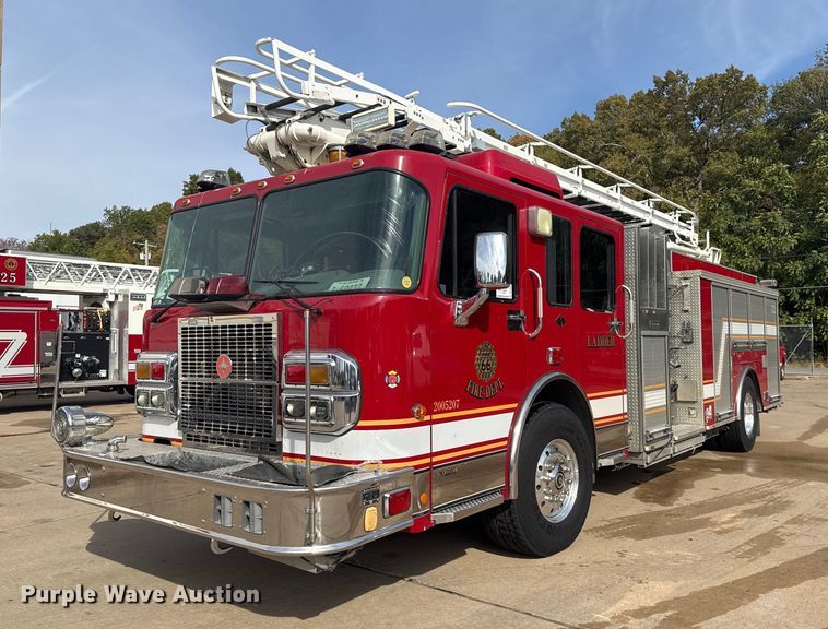 2005 Spartan Gladiator Crimson ladder fire truck - DO7603