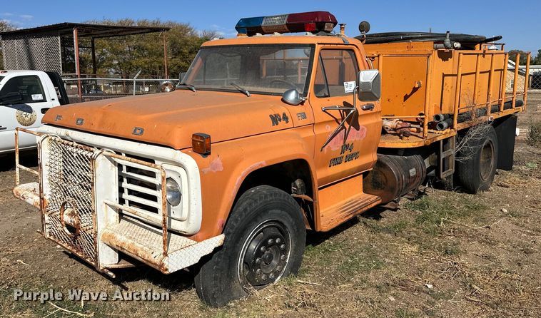 1976 Ford F750 fire truck - DP5917
