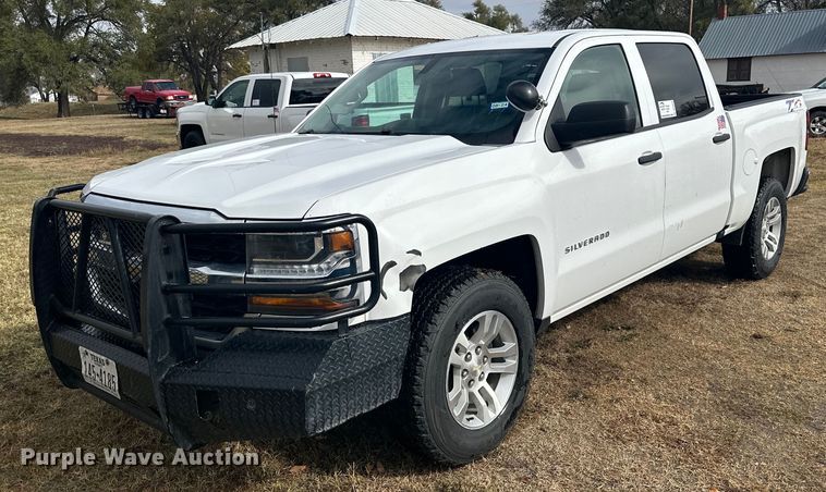2018 Chevrolet Silverado 1500 Crew Cab pickup truck - DP5924