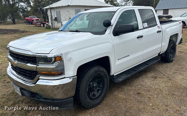 2018 Chevrolet Silverado 1500 Crew Cab pickup truck - DP5925