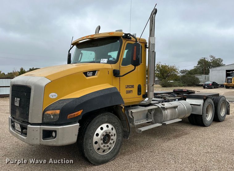 2014 Caterpillar CT660  semi truck - DP5931