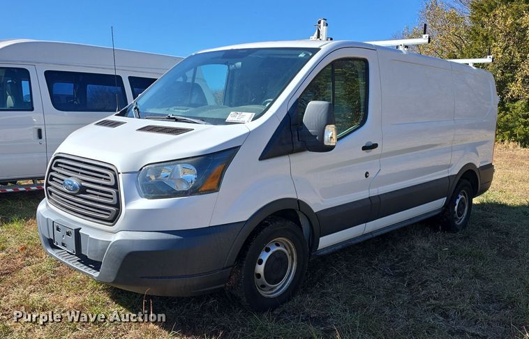 2015 Ford Transit 150 van - DQ5320