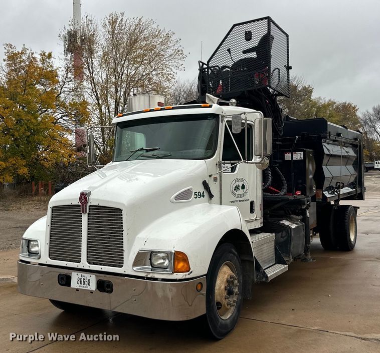 2004 Kenworth  T300 grapple truck - DT2116