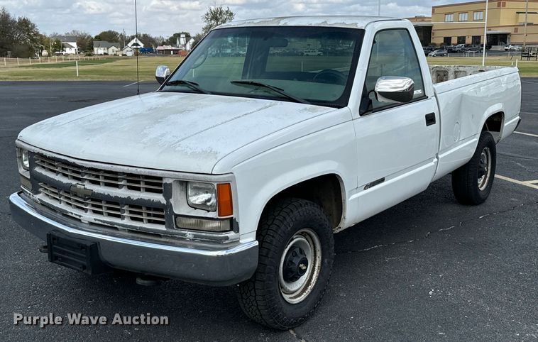 2000 Chevrolet C2500 pickup truck - DU9518