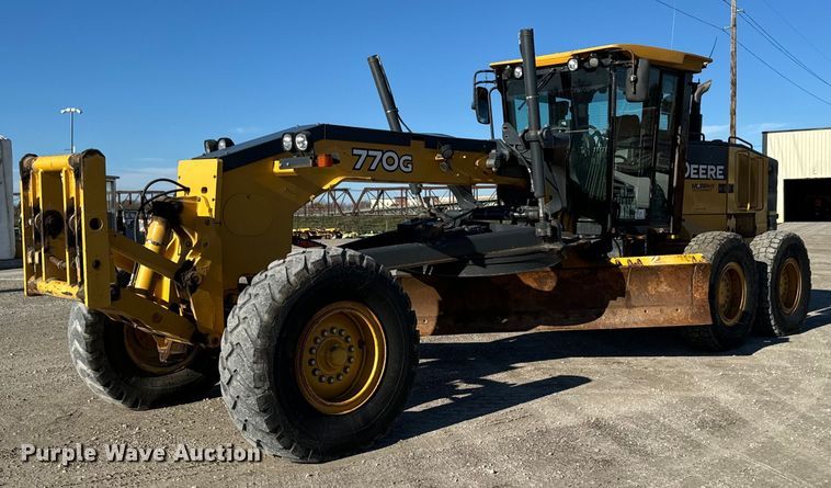 2010 John Deere 770G motor grader - DW2402